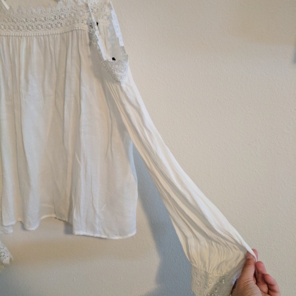 💲Boho Cold Shoulder Long-sleeve Top - Picture 3 of 4